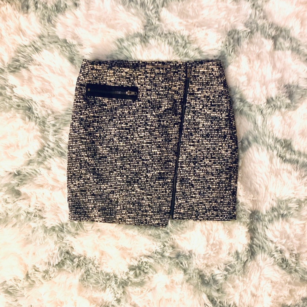 Cute mini skirt and blouse!